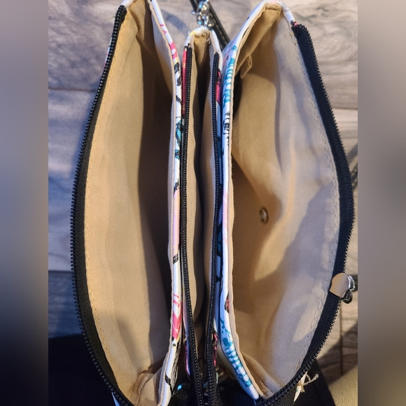 Stone Mountain Co Accessory Purse w/ three pockets , colorful hearts - Picture 3 of 6